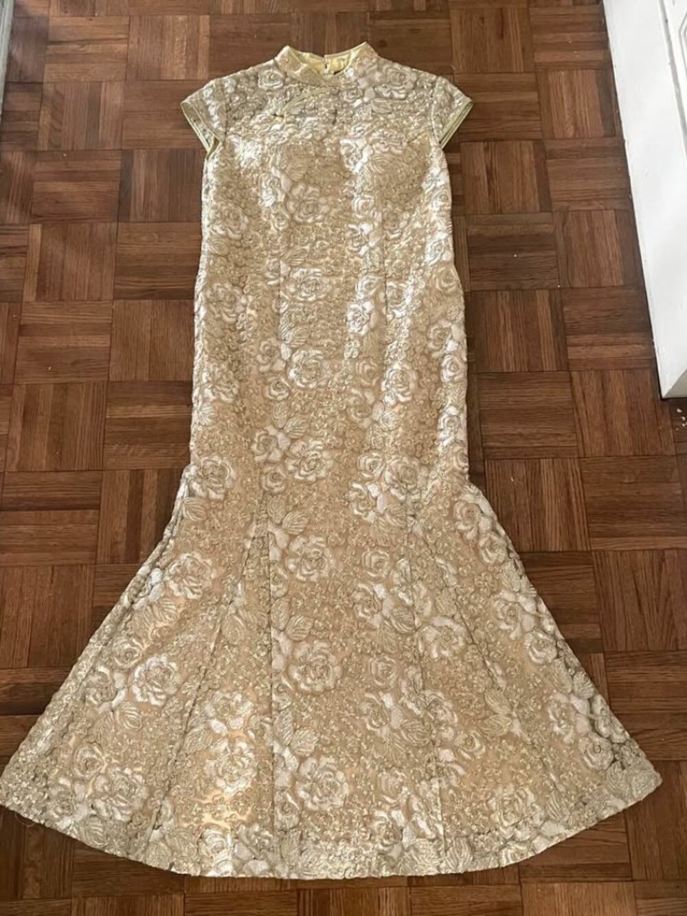 Embroidered gold qi pao cheongsam dress Size M
